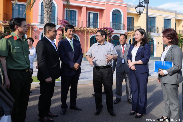 Thủ tướng Phạm Minh Chính nhấn mạnh yêu cầu với tỉnh Bình Thuận những địa điểm, vị trí đẹp nhất phải dành cho hoạt động sản xuất kinh doanh để tạo việc làm, sinh kế cho người dân