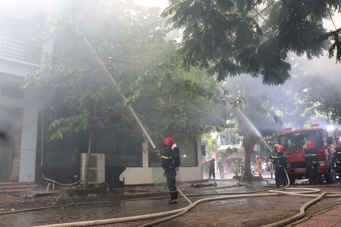 Lực lượng Cảnh sát Phòng cháy chữa cháy và Cứu nạn cứu hộ nhanh chóng có mặt tại hiện trường để khống chế đám cháy.
