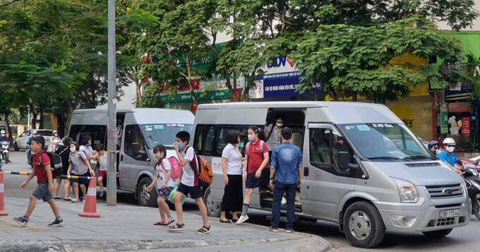 Sở Giao thông Vận tải Hà Nội đề nghị đề nghị Sở Giáo dục và Đào tạo Hà Nội chỉ đạo các trường sử dụng xe đưa rước học sinh không ký hợp đồng đưa đón với các đơn vị vận tải không đủ điều kiện