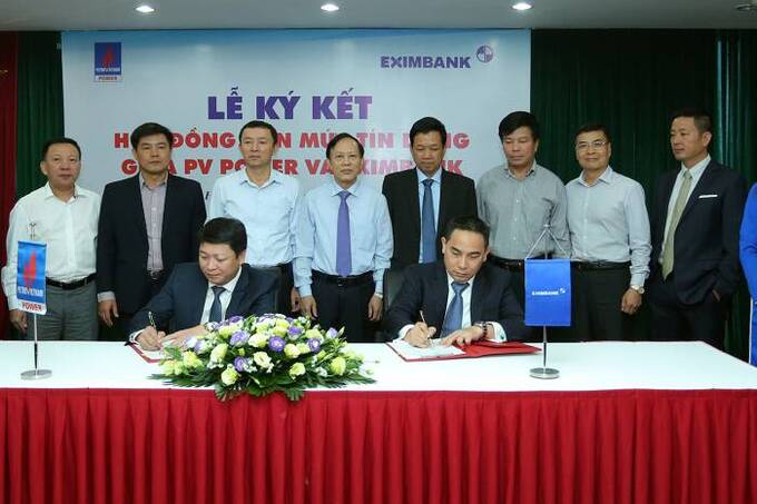 Ông Võ Quang Hiển (ngồi bên phải) trong một sự kiện kí kết giữa PV Power và Eximbank vào năm 2018. Ảnh : PV Power