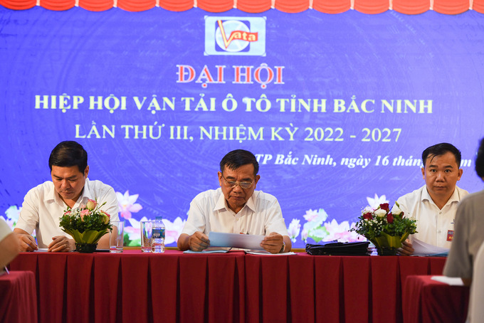 Đoàn chủ tọa tại đại hội Hiệp hội Vận tải ô tô tỉnh Bắc Ninh lần thứ 3, nhiệm kỳ 2022 - 2027