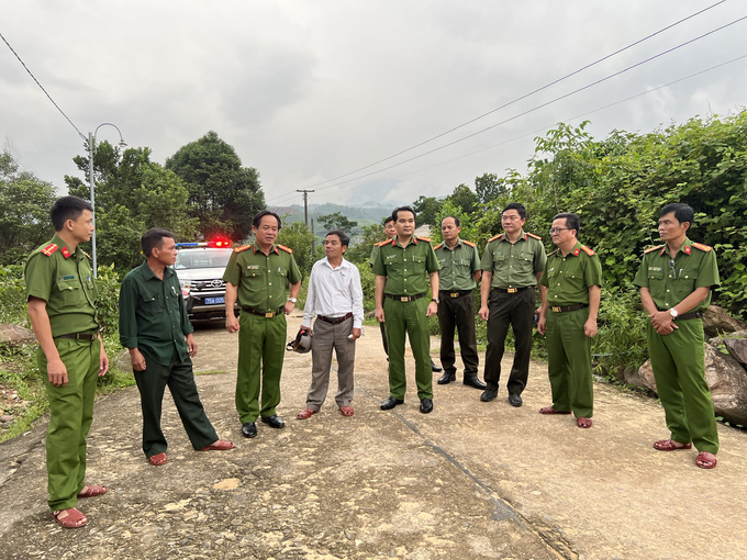 Ban Giám đốc Công an tỉnh Thừa Thiên Huế đã trực tiếp về địa bàn cơ sở nhất là các địa bàn xung yếu, trực tiếp kiểm tra, chỉ đạo Công an các đơn vị địa phương công tác phòng chống siêu bão Noru.