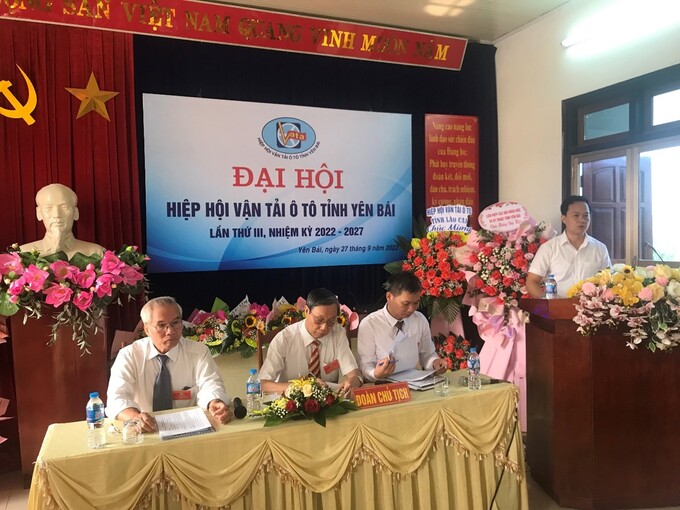 Ông Phạm Việt Hùng- Chủ tịch, GĐ Công ty Vận tải Thủy bộ Yên Bái phát biểu tham luận tại Đại hội