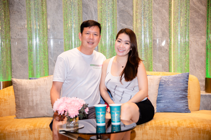 Vợ chồng khách hàng Kim Hương đầu tư NovaWorld Ho Tram vì dãy shophouse đa dạng lĩnh vực, kích cầu mua sắm