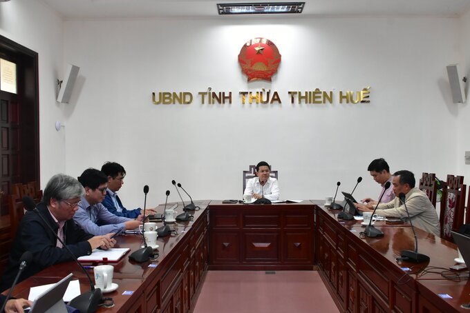 Phó Chủ tịch UBND tỉnh Thừa Thiên Huế chỉ đạo các sở ngành liên quan sớm nghiên cứu, đề xuất các giải pháp cụ thể để triển khai các tuyến xe trên địa bàn tỉnh.
