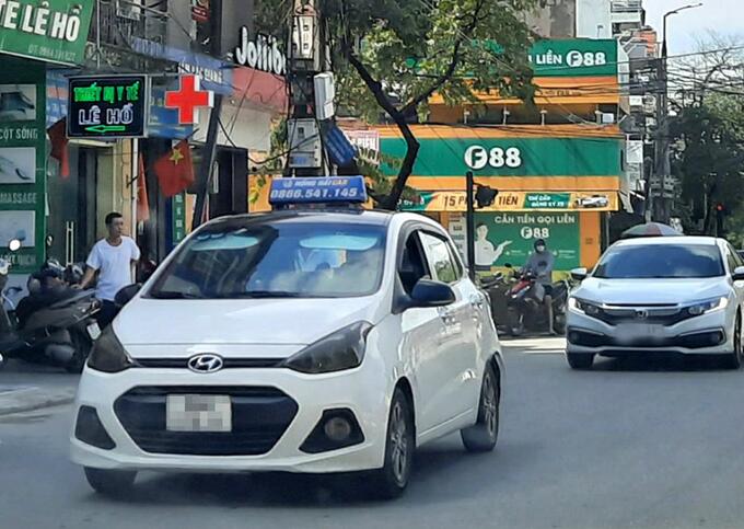 'Taxi dù' hoạt động trên đường Lê Lợi (TP Bắc Giang)