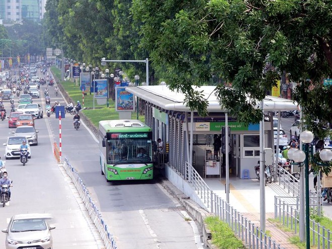 Tách biệt hoàn toàn sự hoạt động của BRT với các loại hình khác để đảm bảo khả năng vận hành tốc độ cao, khối lượng lớn. Ảnh thực tế tại Hà Nội