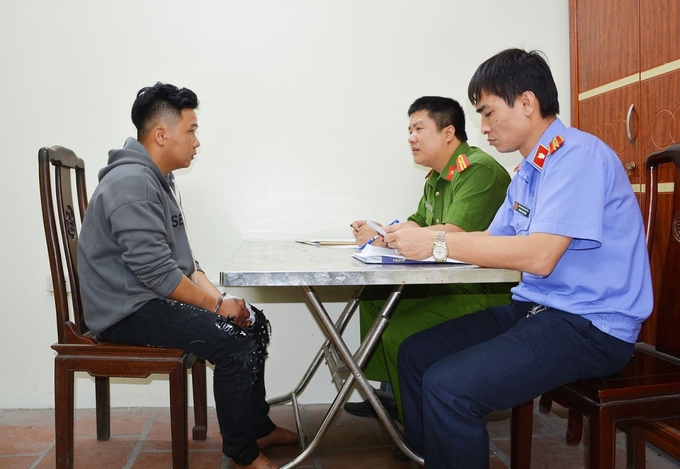 Cơ quan CSDT Công an tỉnh Bắc Ninh và cơ quan Viện Kiểm sát lấy lời khai đối tượng Hoàng tại cơ quan công an.