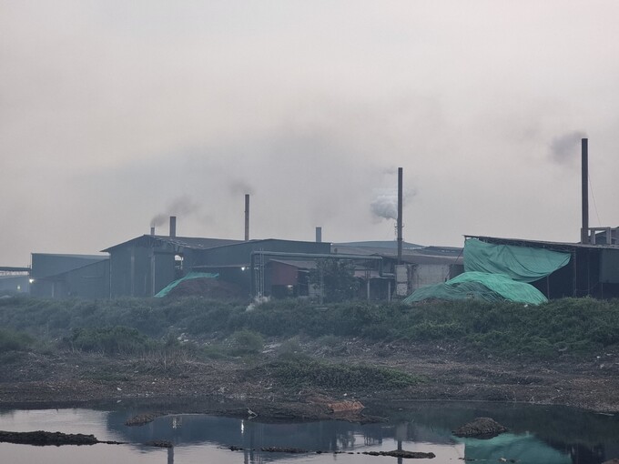 Chủ tịch UBND tỉnh Bắc Ninh Nguyễn Hương Giang yêu cầu các đơn vị tập trung, tăng cường xử lý ô nhiễm môi trường tại Phong Khê, TP Bắc Ninh.