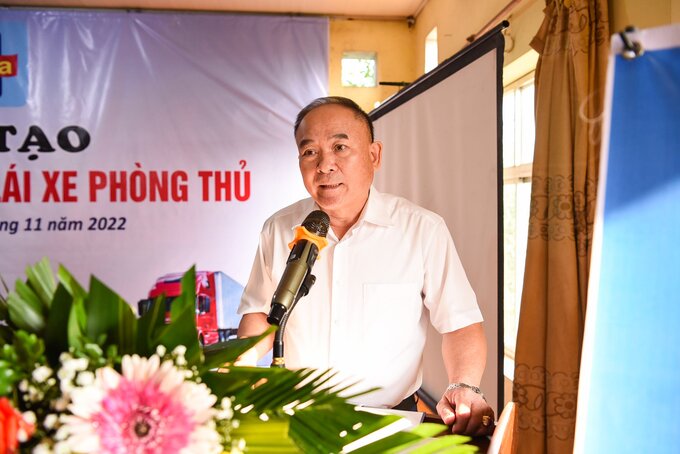 Phó Tổng thư ký Hiệp hội Vận tải ô tô Việt Nam Phan Thanh Uy phát biểu tại hội nghị