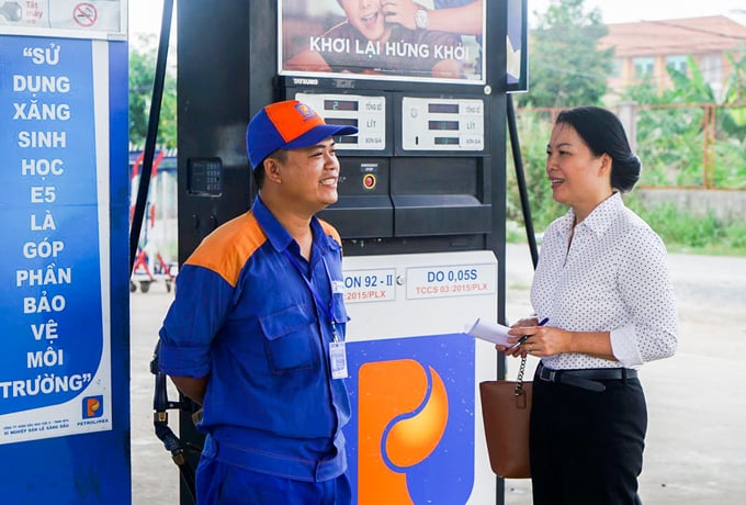 Bộ Tài chính đã thông báo về việc tăng chi phí đưa xăng dầu từ nước ngoài về cảng Việt Nam để tính giá cơ sở xăng dầu đối với nguồn xăng dầu nhập khẩu