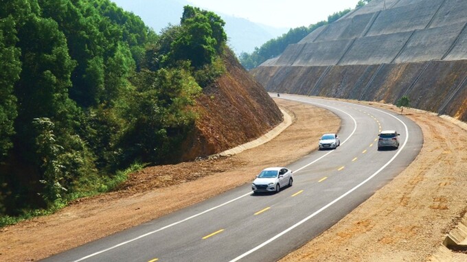 UBND tỉnh Khánh Hòa đã phê duyệt xong giá đất đối với 16/22 xã, đạt 72,73%. Ngoài ra, các địa phương đã lập phương án bồi thường đối với 3.399/5.423 thửa đất, đạt 62,7%