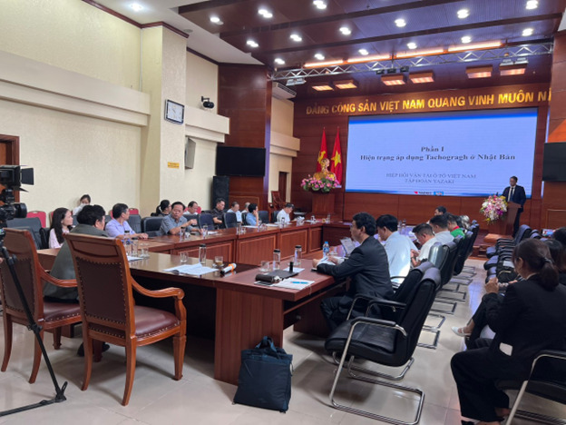 Toàn cảnh buổi tọa đàm do Hiệp hội vận tải ô tô Việt Nam và Cục Đường bộ Việt Nam tổ chức
