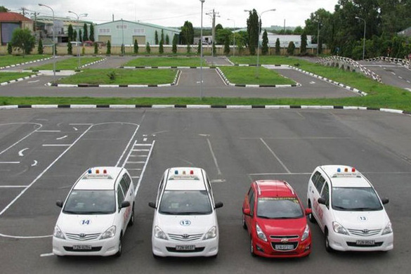 Tính đến thời điểm hiện tại, tỉnh Ninh Bình có 2 cơ sở đào tạo lái xe, học phí trọn gói đến khi lấy bằng lái dao động từ 10 -18 triệu đồng/khóa