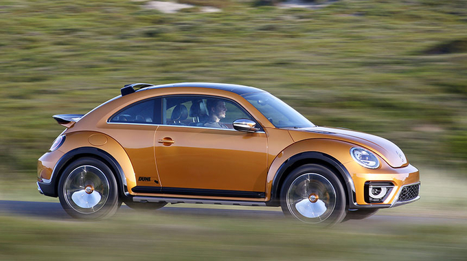 Những mẫu xe như Volkswagen Beetle Dune 2017 dù không còn sản xuất thường nhưng vẫn giữ giá tốt