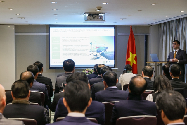 Đại diện cảng Rotterdam khẳng định, Việt Nam có tiềm năng lớn để xây dựng các tổ hợp cảng công nghiệp-dịch vụ lớn và phía cảng Rotterdam sẵn sàng hợp tác với phía Việt Nam - Ảnh: VGP/Nhật Bắc