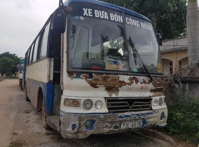Xe đưa đón công nhân cũ nát tại Bắc Giang