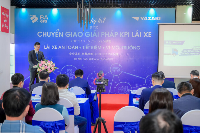 Ông Ko Yazaki - Chủ tịch kiêm Tổng giám đốc Yazaki Energy Systems chia sẻ tại buổi chuyển giao giải pháp về định hướng phát triển giải pháp tại Việt Nam