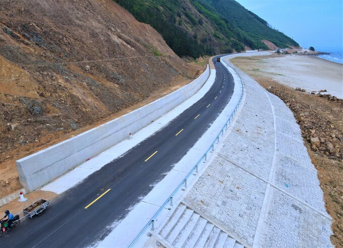 Tuyến đường ven biển Hà Tĩnh được thiết kế theo tiêu chuẩn đường cấp 3 đồng bằng, vận tốc tối đa 80 km/h