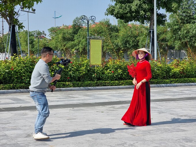 Ngày nay, thành cổ Xương Giang trở thành một điểm du lịch thu hút đông đảo du khách đến tham quan, chụp ảnh lưu niệm với các bộ ảnh mang phong cách Việt phục.