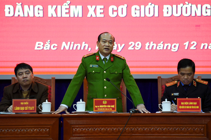 Đại tá Nguyễn Văn Huệ - Phó Giám đốc Công an tỉnh Bắc Ninh phát biểu tại buổi họp báo.