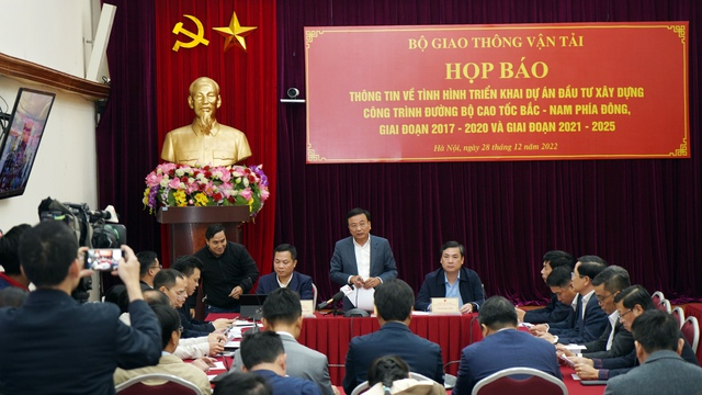 Thứ trưởng Nguyễn Danh Huy cho biết, lễ khởi công lần này sẽ được triển khai đồng loạt với 12 điểm cầu - Ảnh VGP/Đức Tuân