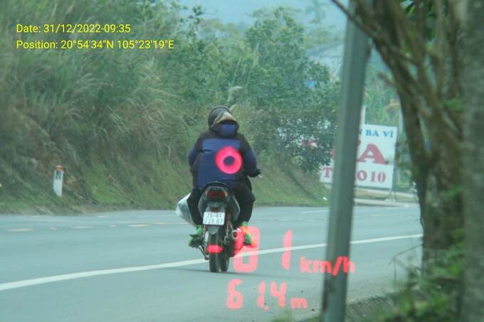 Xe mô tô chạy với tốc độ 81Km/h tại đường Hòa Lạc - Hòa Bình bị lực lượng chức năng phát hiện.