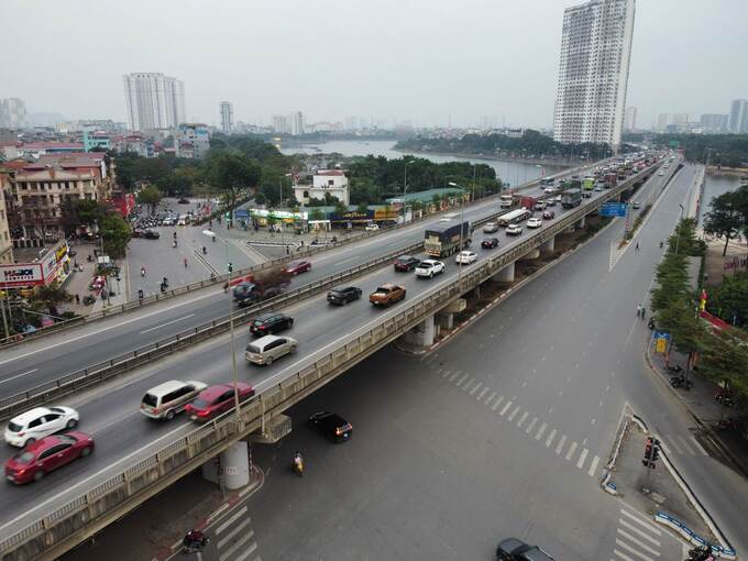 Lượng phương tiện trên Vành đai 3 hướng vào trung tâm Thành phố cũng tăng cao từ chiều 2/1