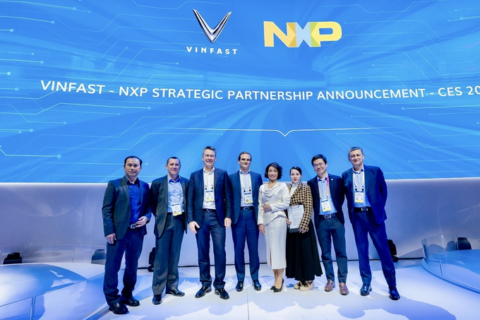 Las Vegas, Mỹ, ngày 6/1/2023 (tức 7/1/2023 giờ Việt Nam) - Trong khuôn khổ triển lãm CES 2023, VinFast và NXP Semiconductors công bố hợp tác phát triển xe điện thông minh