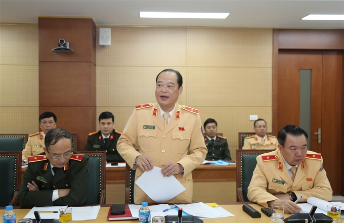 Thiếu tướng Lê Xuân Đức, Phó Cục trưởng Cục CSGT phát biểu tại cuộc họp.