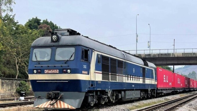 Đối với các đoàn tàu quá cảnh Trung Quốc đi nước thứ ba như Kazakhstan, Mông Cổ, Nga thì đường sắt Việt Nam vẫn tổ chức chạy thường xuyên thông qua kế hoạch vận chuyển liên vận hàng tháng với đường sắt Trung Quốc và đường sắt các nước
