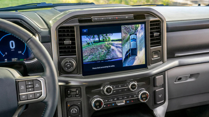 Tận dụng camera 360 ô tô, màn hình liền camera 360 độ để hỗ trợ lùi xe trong đường hẹp, quay xe trong đường hẹp an toàn để quan sát các hướng.