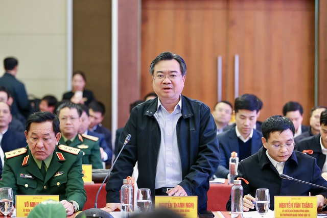 Bộ trưởng Bộ Xây dựng Nguyễn Thanh Nghị báo cáo các vấn đề liên quan - Ảnh: VGP/Nhật Bắc