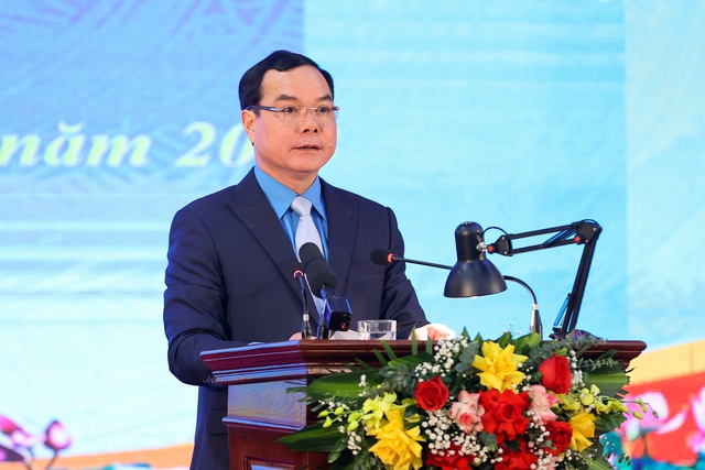 Chủ tịch Tổng Liên đoàn Lao động Việt Nam Nguyễn Đình Khang phát biểu