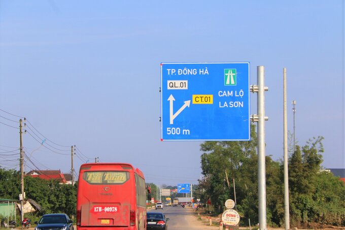 Sau hơn 1 tháng kể từ ngày khánh thành, rất nhiều tài xế lựa chọn tuyến cao tốc Cam Lộ - La Sơn khi điều khiển phương tiện qua các tỉnh Quảng Trị, Thừa Thiên Huế.
