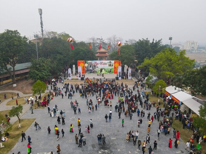 Đến hẹn lại lên, sau 3 năm ngừng tổ chức do dịch COVID-19, năm nay không gian lễ hội Lim được mở rộng gắn với thực hiện cam kết với UNESCO về bảo tồn giá trị văn hóa di sản.