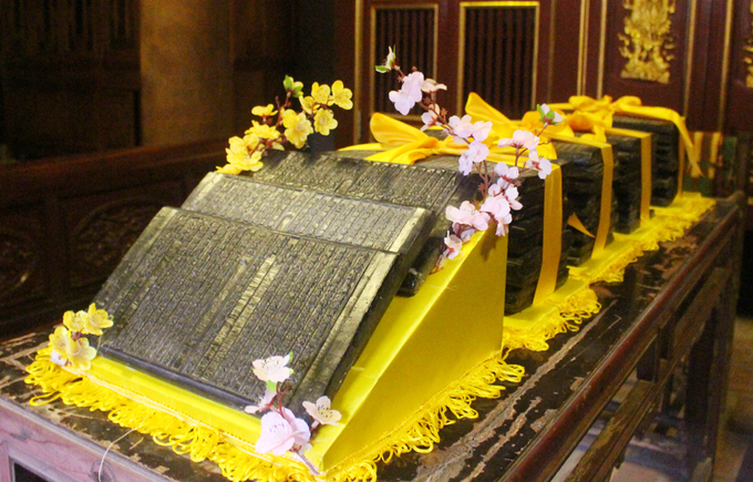 Cư trần lạc đạo phú được lưu giữ cẩn thận tại chùa Vĩnh Nghiêm. Vật liệu để làm nên những mộc bản này là gỗ thị, với kích thước mỗi mộc bản khoảng 35 cmx22 cm.