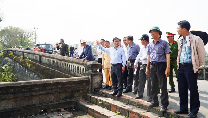 Chủ tịch UBND tỉnh Thừa Thiên Huế Nguyễn Văn Phương khảo sát, kiểm tra tổ chức giao thông khu vực Đại Nội Huế