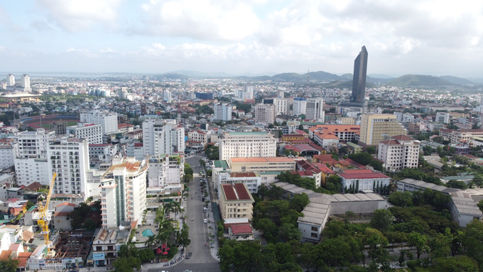 Một số tuyến giao thông nội thị khu vực trung tâm thành phố Huế được nâng cấp, mở rộng.
