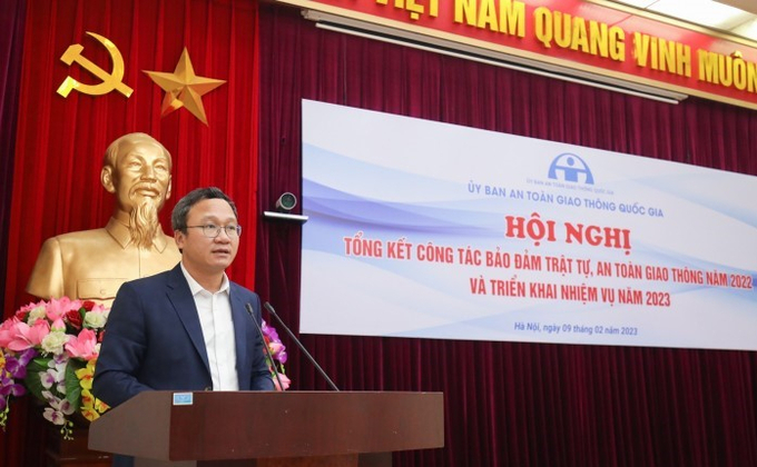 Ông Khuất Việt Hùng, Phó Chủ tịch chuyên trách Uỷ ban ATGT Quốc gia báo cáo tại Hội nghị.