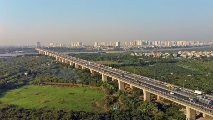 Trong khoảng thời gian từ ngày 15 đến 28/2/2023, cấm toàn bộ phương tiện giao thông lưu thông trên cầu Thanh Trì theo giờ hướng từ Pháp Vân đi Quốc lộ 5 và ngược lại.