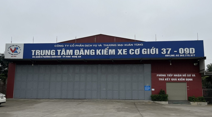 Trung tâm Đăng kiểm xe cơ giới 37-09D thuộc Công ty cổ phần dịch vụ thương mại Xuân Tùng, đóng tại khối 9, phường Quán Bàu, TP Vinh