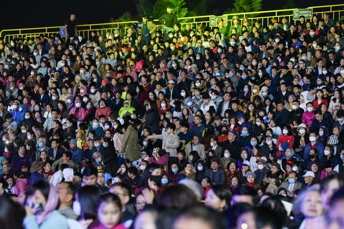 Lượng người đổ về Chương trình Festival 'Về miền Quan họ 2023' ngày một đông hơn.