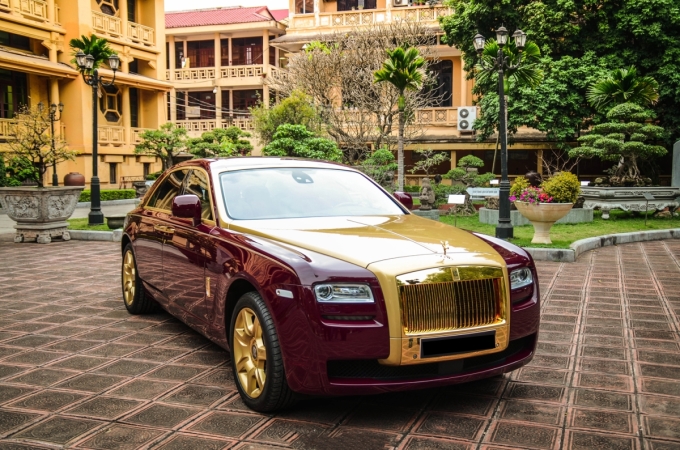 Siêu xe Rolls-Royce Ghost mạ vàng ở Việt Nam. Ảnh: Minh Quân