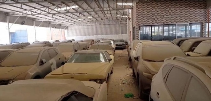 Có khoảng 3.000 siêu xe bị bỏ lại khắp nơi trong thành phố Dubai. Ảnh: AutoJosh