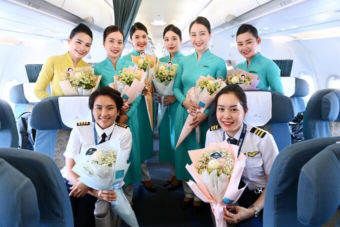 Vietnam Airlines đã tổ chức một chuyến bay đặc biệt mang số hiệu VN211 với toàn bộ phi hành đoàn là nữ giới