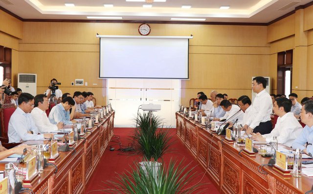 Đoàn công tác của Bộ GTVT trong buổi làm việc với tỉnh Quảng Ngãi