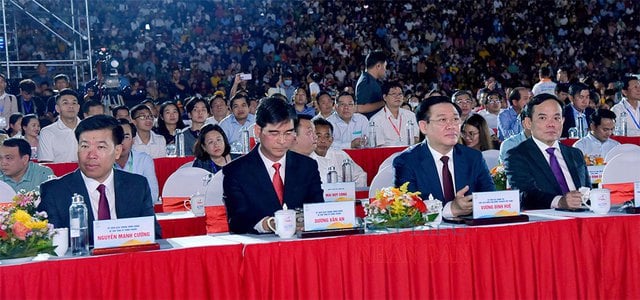 Chủ tịch Quốc hội Vương Đình Huệ, Phó Thủ tướng Chính phủ Trần Lưu Quang cùng các đại biểu dự Lễ khai mạc