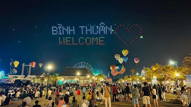 Tại quảng trường Bikini Beach, NovaWorld Phan Thiet thu hút hàng chục ngàn khách tham dự