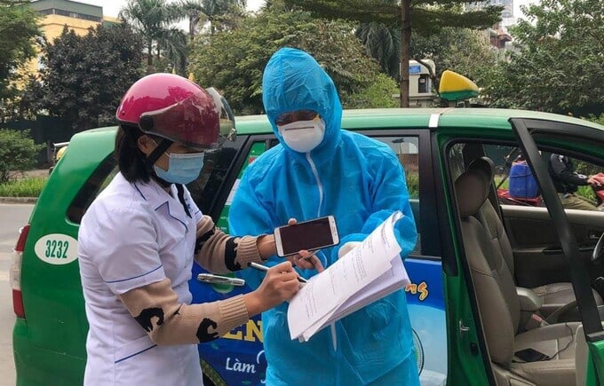 Mai Linh là một trong những doanh nghiệp đi đầu với hàng trăm taxi đứng đầu chiến tuyến tham gia chở bệnh nhân F0 tới cơ sở y tế chữa trị.